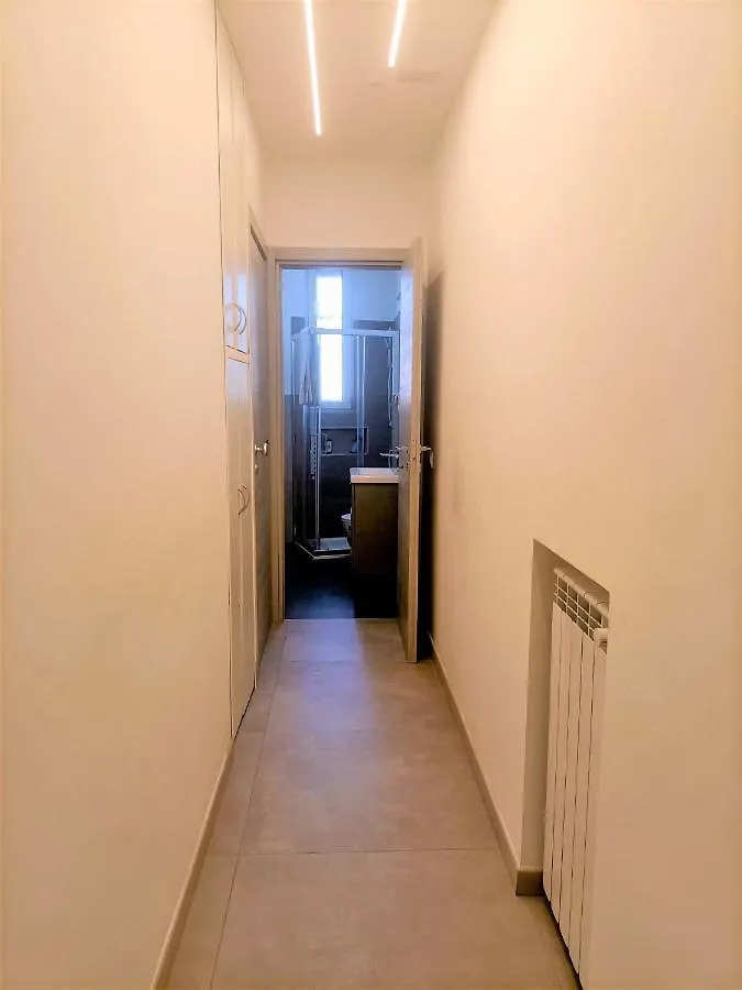 Parea House 3 Apartman Milánó 0*,
